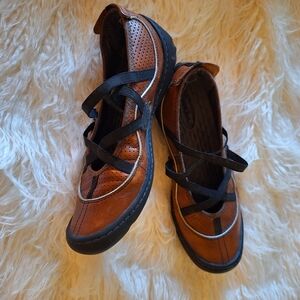 Brown Leather Casual Shoes with Black Straps